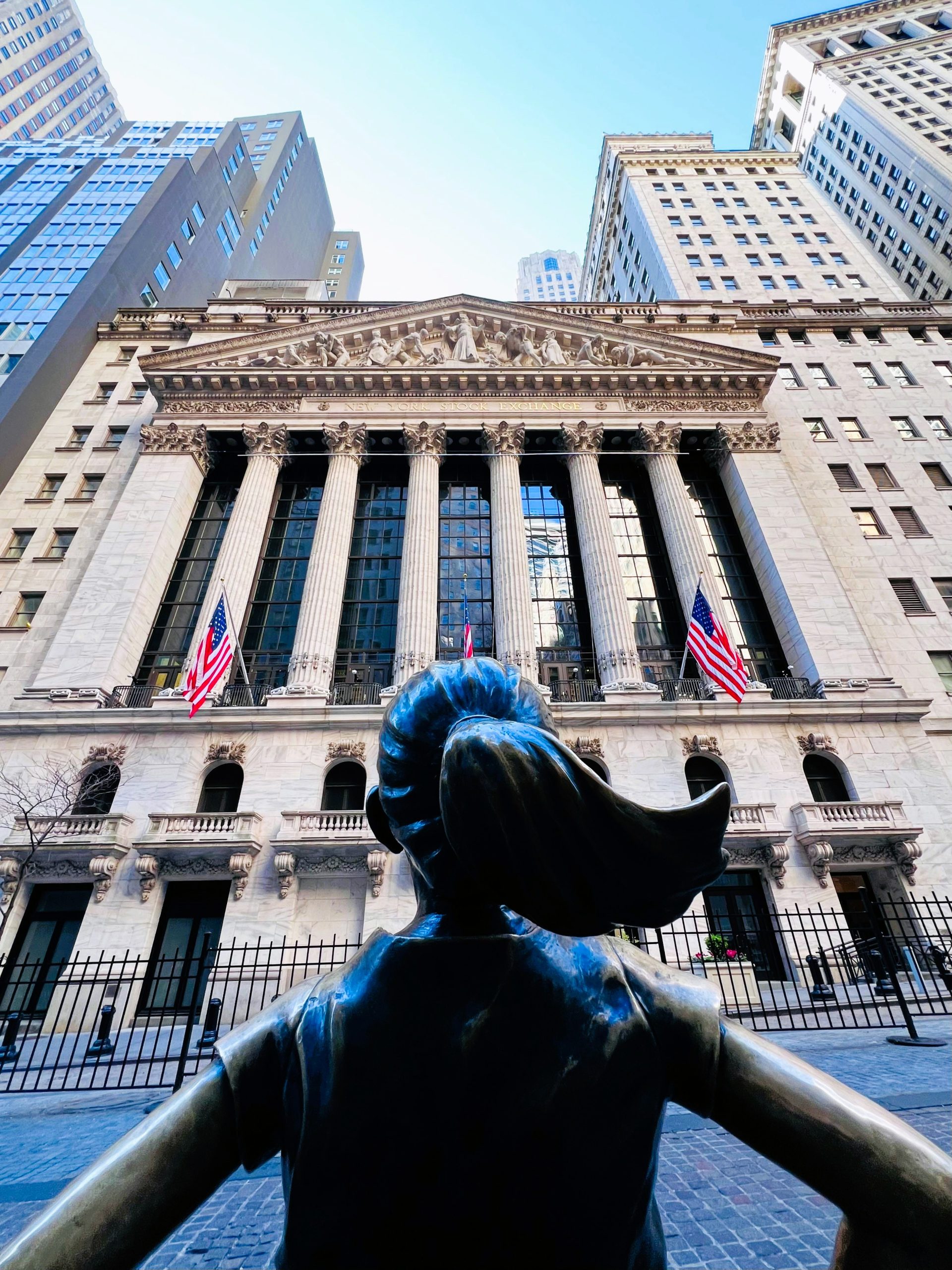 Fearless Girl in front of the NY stock exchange